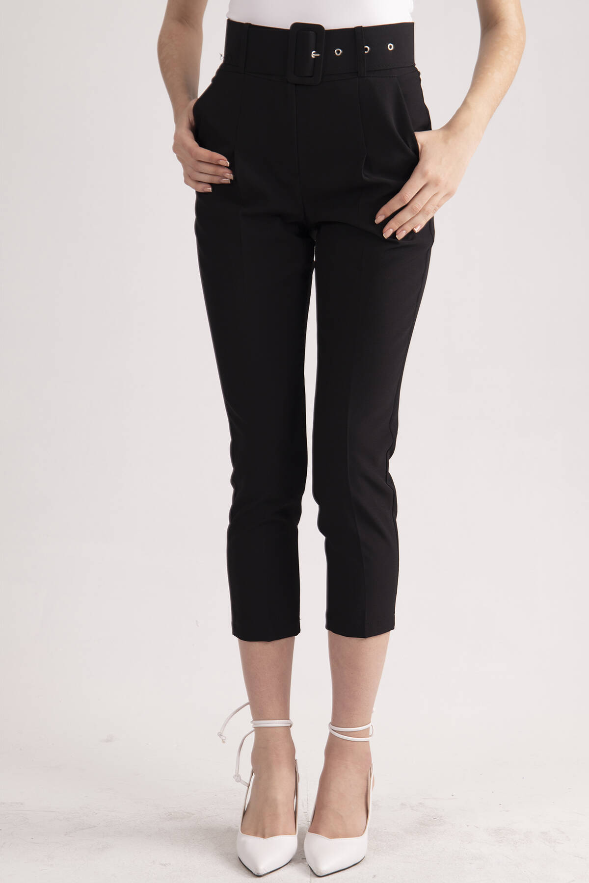 Siyah Geniş Kemerli Bilek Paça Klasik Pantolon 0303553.01 - Ardanewline (1)