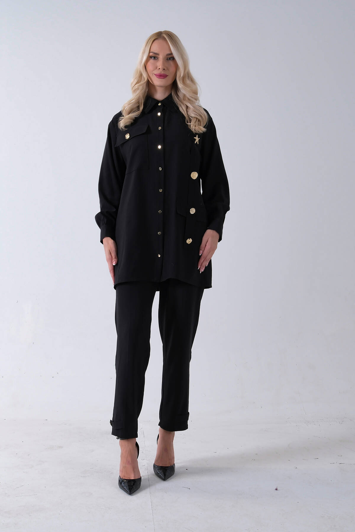 Siyah Göğüs Tek Cep Detaylı Aksesuar Düğmeli Pantolonlu Takım 4701352.01 - Ardanewline