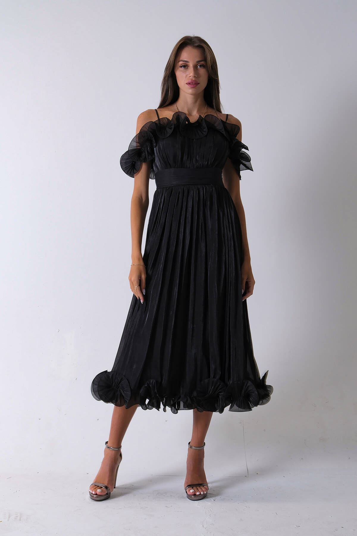 Siyah Göğüs Ve Etek Ucu Çiçek Detaylı Abiye Elbise 9705622.01 - Ardanewline