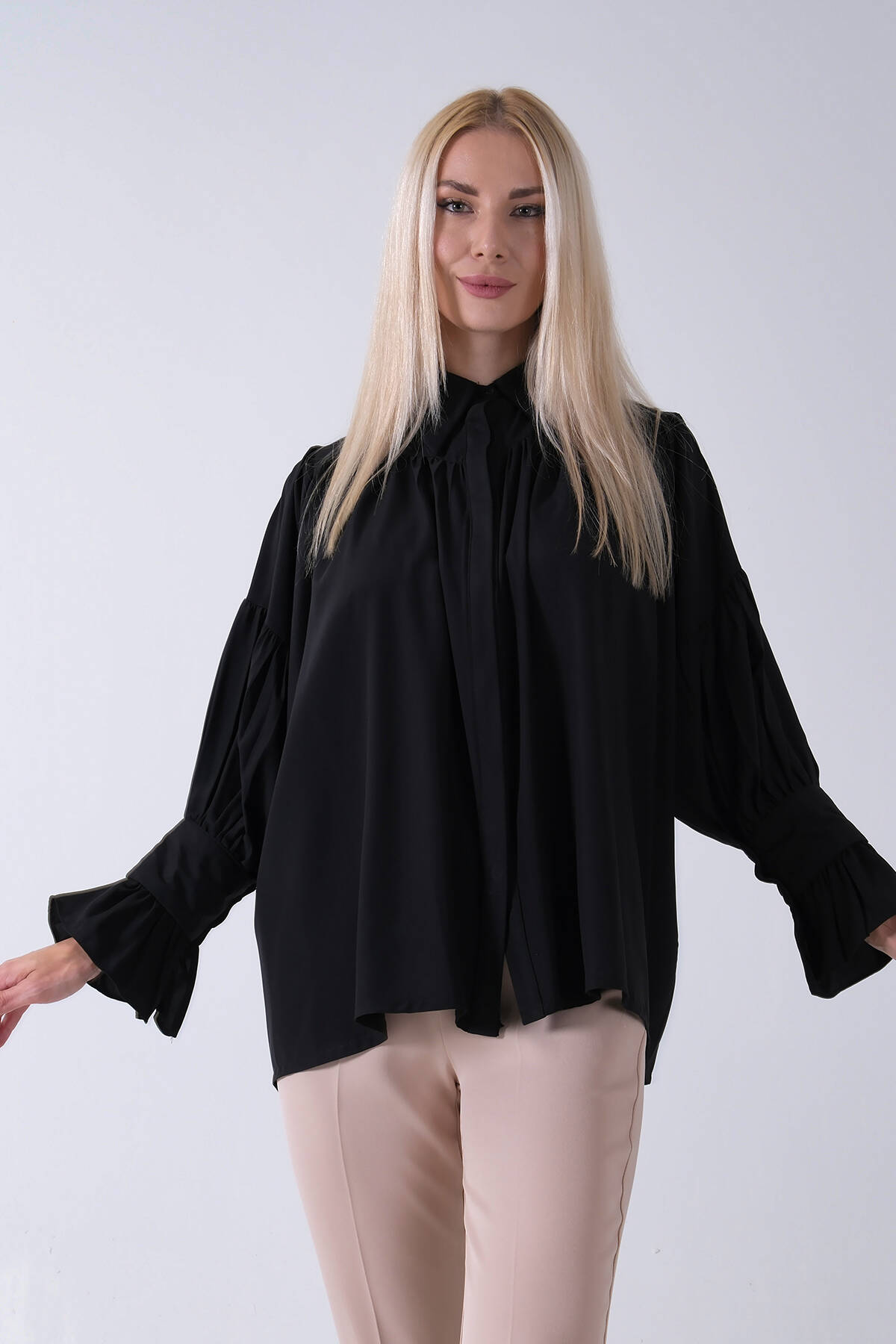 Siyah Göğüs ve Manşeti Büzgü Detaylı Bluz 3972060.01 - Ardanewline