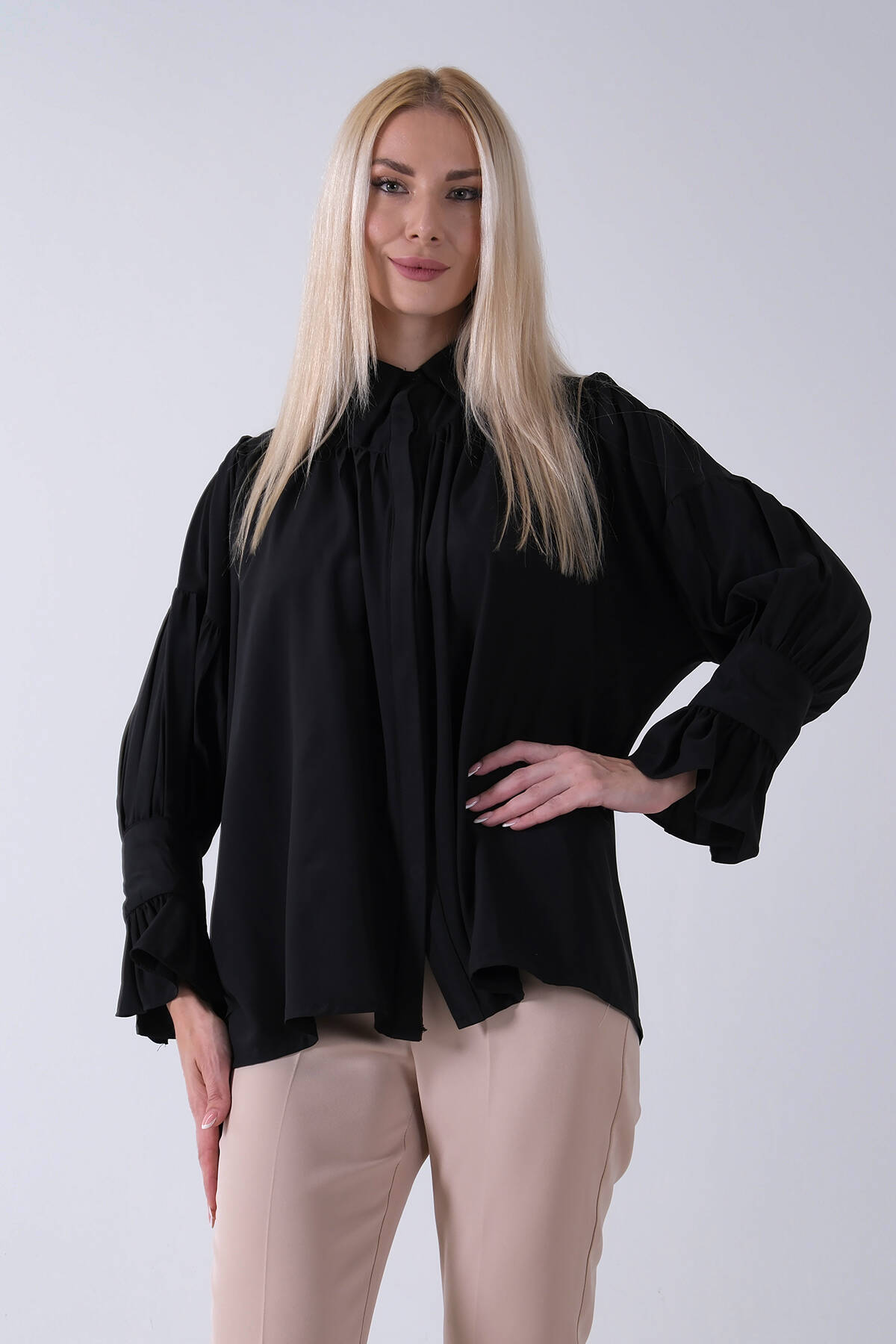 Siyah Göğüs ve Manşeti Büzgü Detaylı Bluz 3972060.01 - Ardanewline (1)