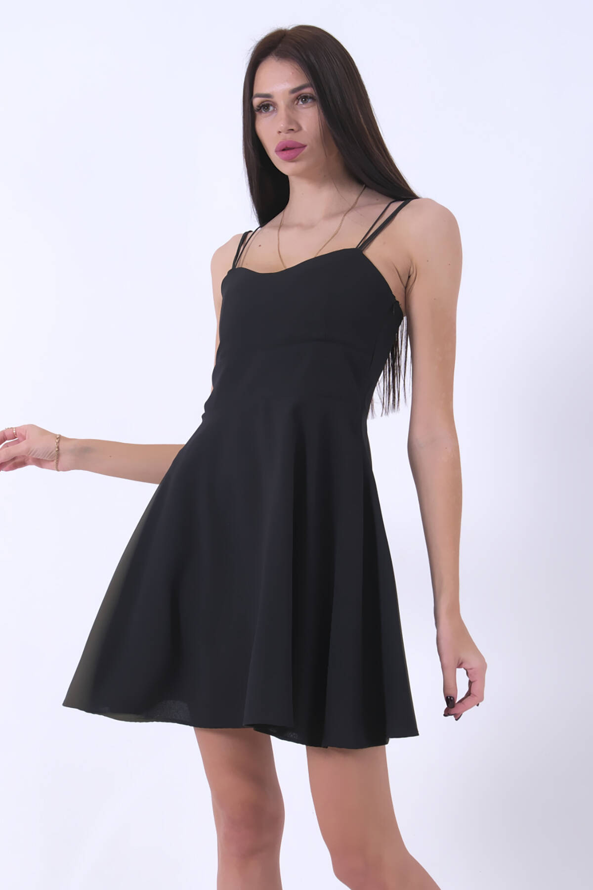 Siyah İnce Askılı Sırt Dekolteli V Yaka Kloş Abiye Elbise & Mezuniyet Elbisesi 0104026.01 - Ardanewline