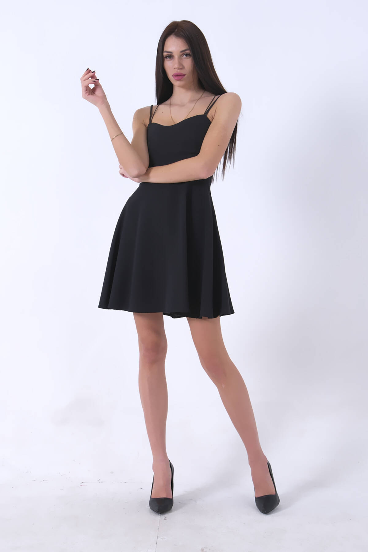 Siyah İnce Askılı Sırt Dekolteli V Yaka Kloş Abiye Elbise & Mezuniyet Elbisesi 0104026.01 - Ardanewline (1)