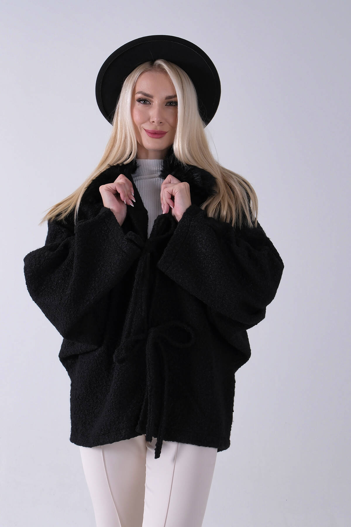 Siyah Önü Bağlama Detaylı Yakası Kürklü Panço 47122475.01 - Ardanewline