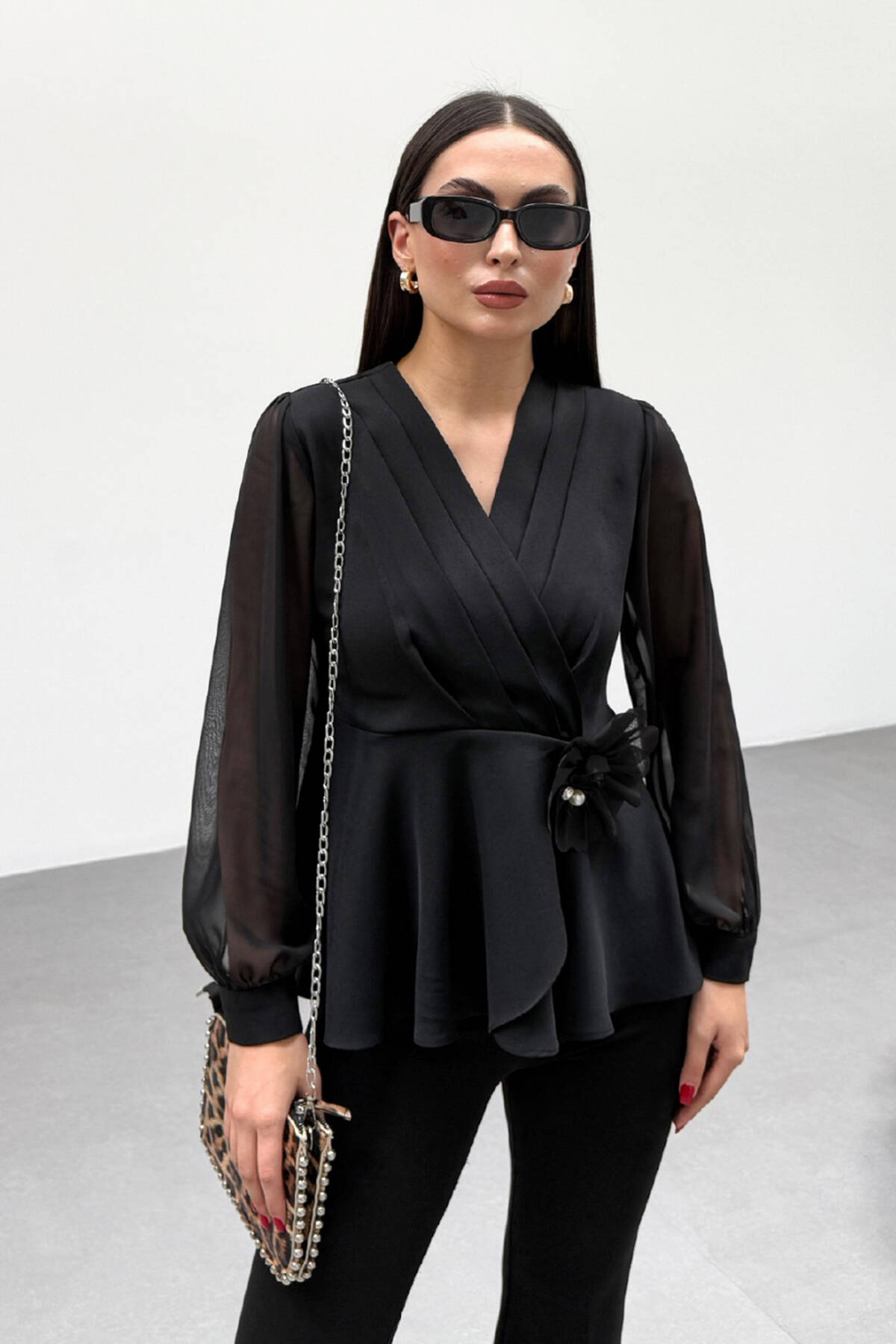 Siyah Önü Çiçekli V Yaka Bluz 4202791.01 - Ardanewline