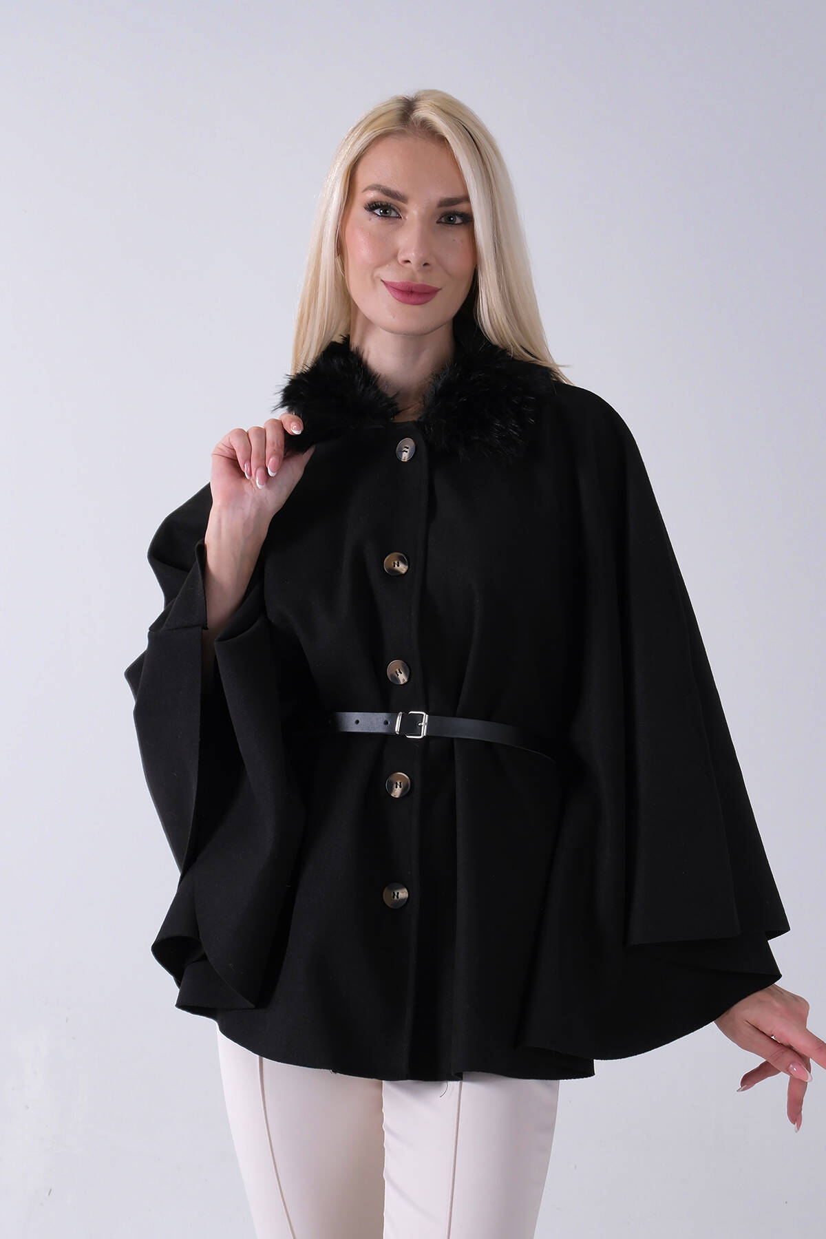 Siyah Önü Düğme Kapamalı Kemerli Yakası Kürklü Panço 47122714.01 - Ardanewline