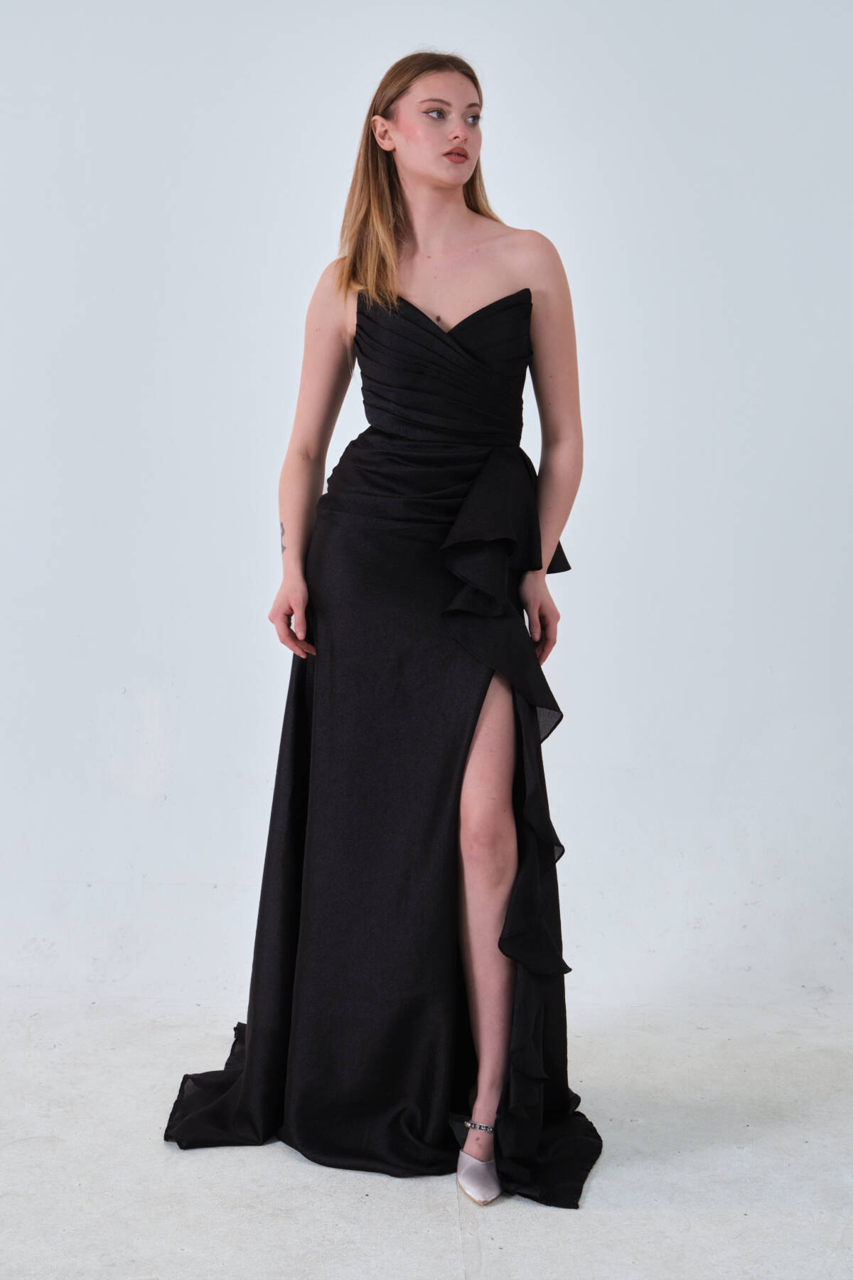 Siyah Önü Fırfırlı Straplez Abiye 0801184.01 - Ardanewline