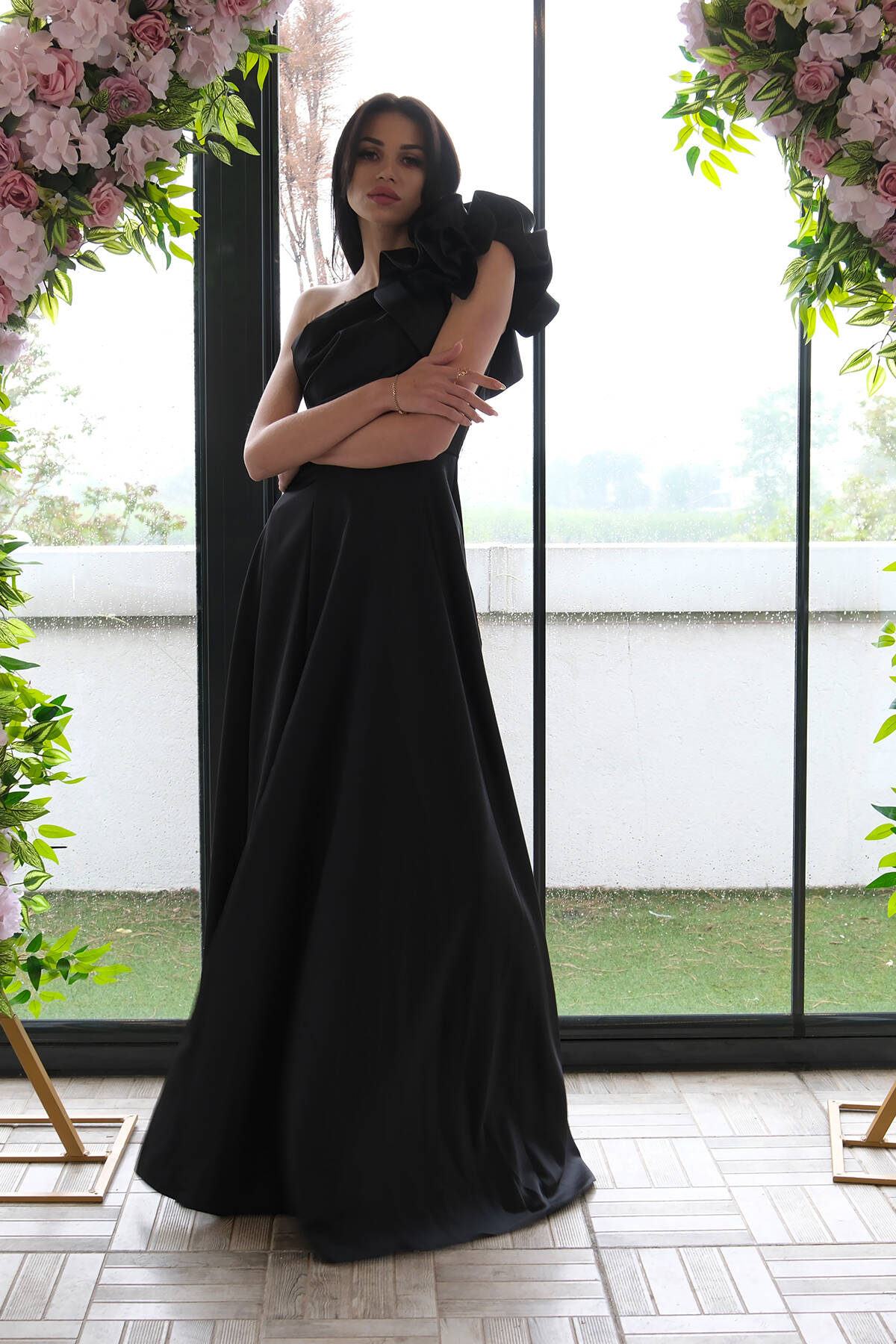 Siyah Saten Omuz Fiyonklu Abiye Elbise 1302192.01 - Ardanewline (1)