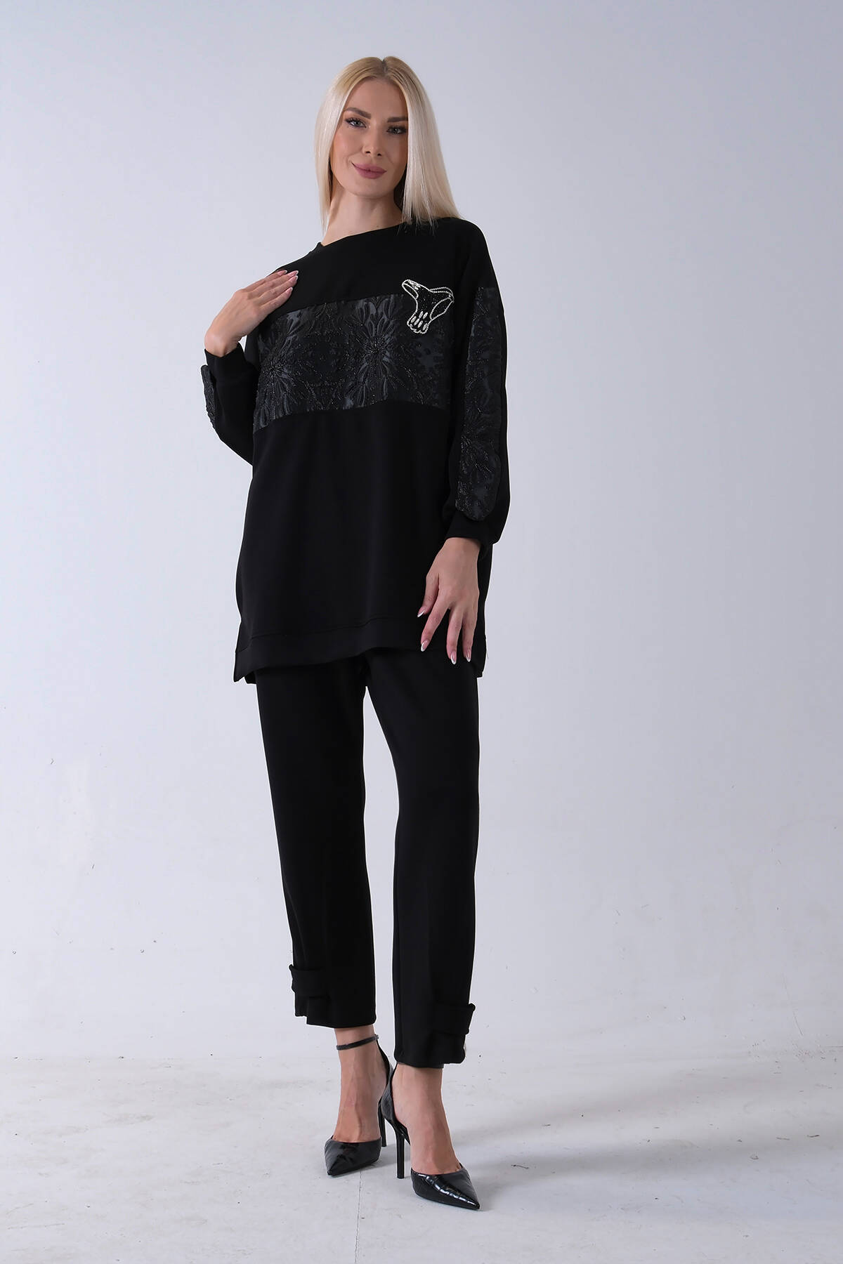 Siyah Üzeri Taş İşleme Desenli Pantolonlu Takım 940120231.01 - Ardanewline