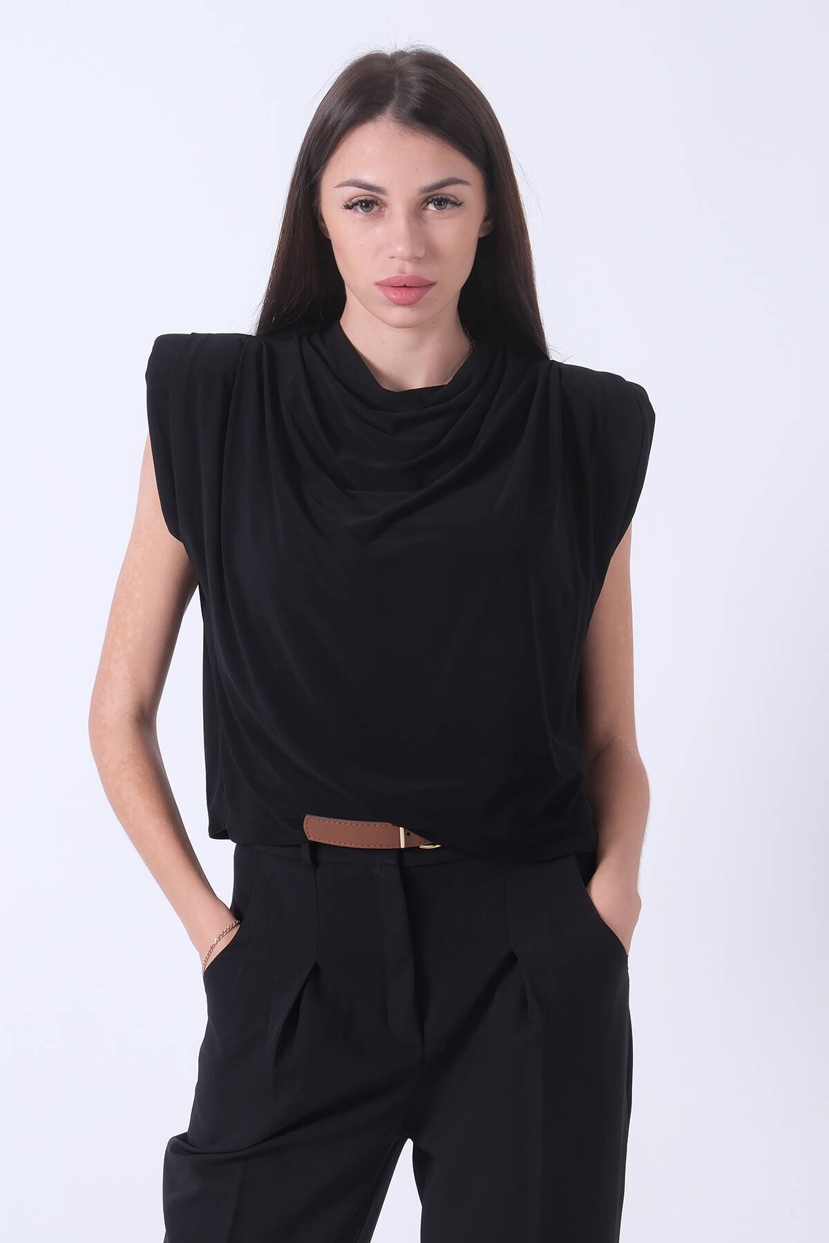 Siyah Vatkalı Sıfır Kol Bluz 4202720.01 - Ardanewline