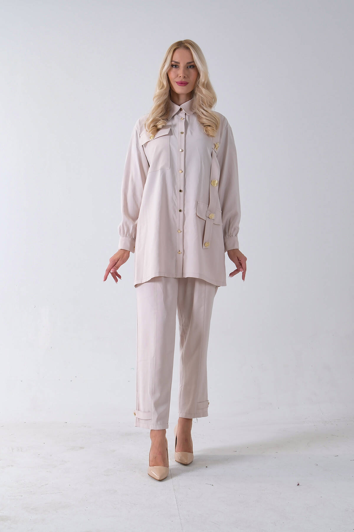 Taş Göğüs Tek Cep Detaylı Aksesuar Düğmeli Pantolonlu Takım 4701352.50 - Ardanewline