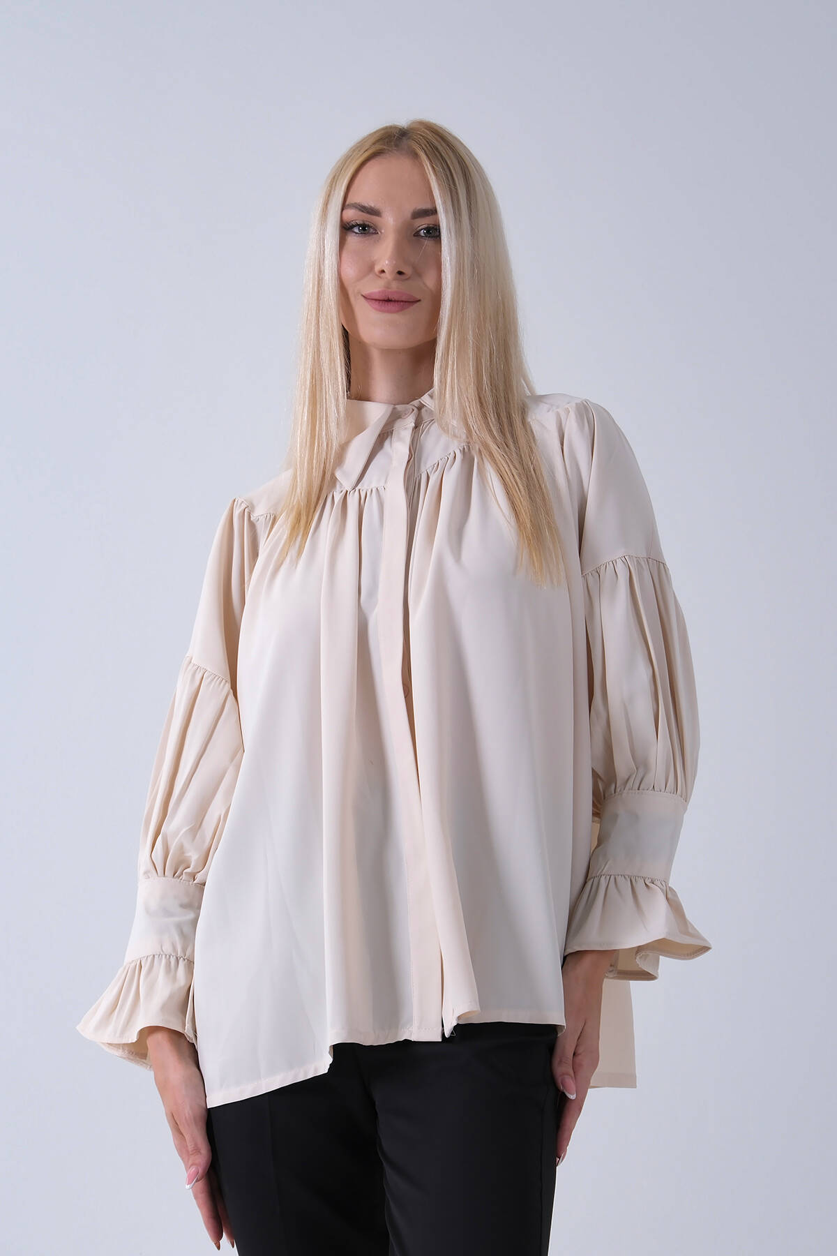 Taş Göğüs ve Manşeti Büzgü Detaylı Bluz 3972060.50 - Ardanewline (1)