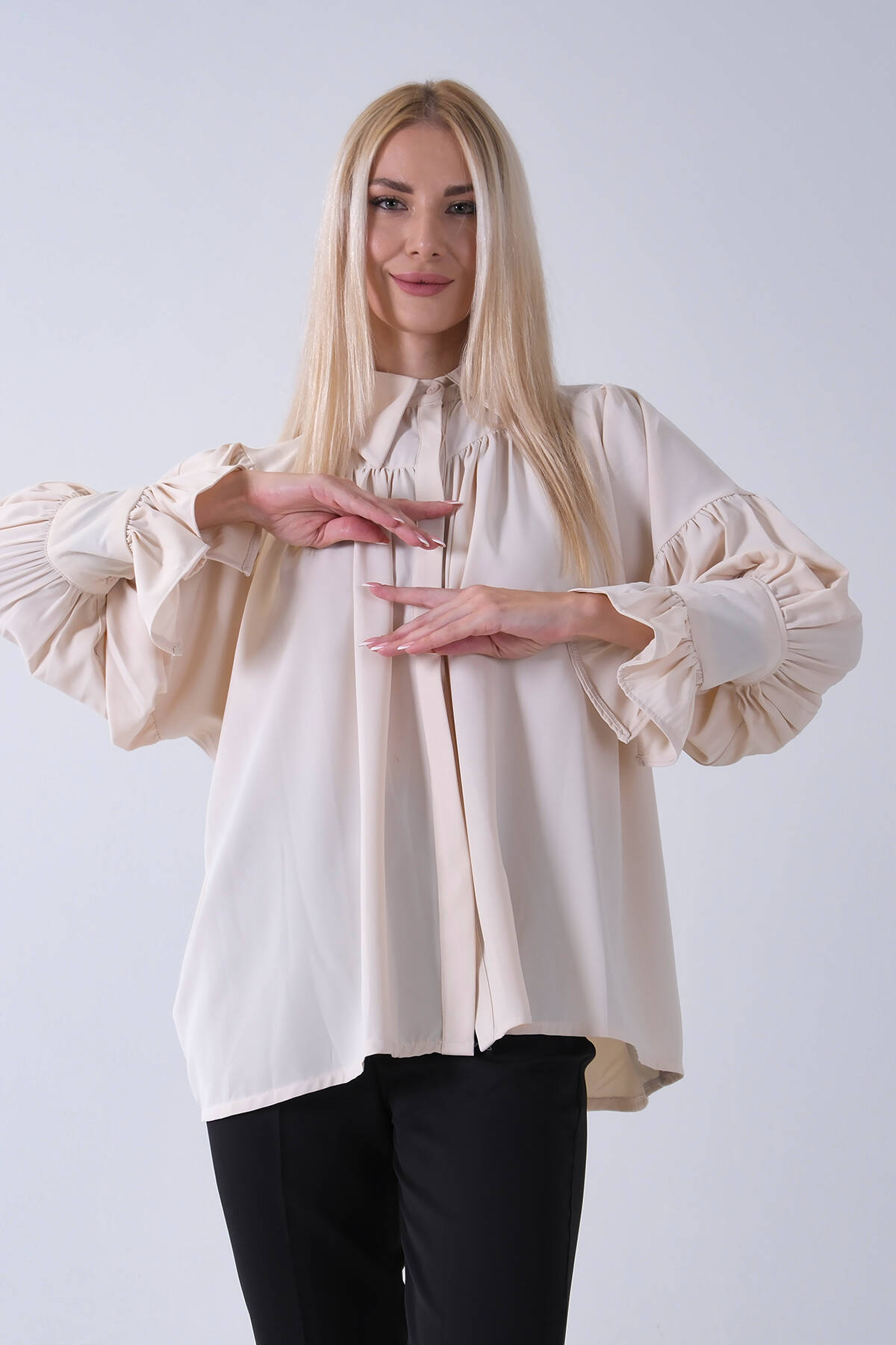 Taş Göğüs ve Manşeti Büzgü Detaylı Bluz 3972060.50 - Ardanewline