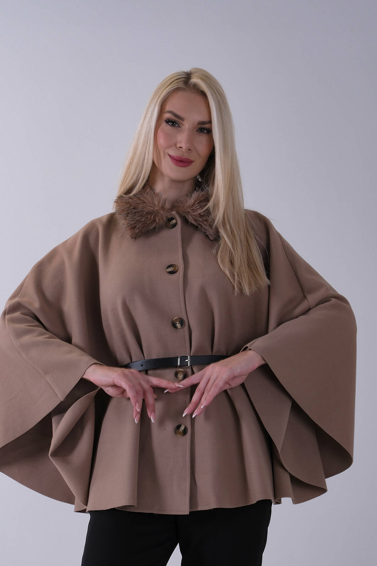 Vizon Önü Düğme Kapamalı Kemerli Yakası Kürklü Panço 47122714.34 - Ardanewline (1)