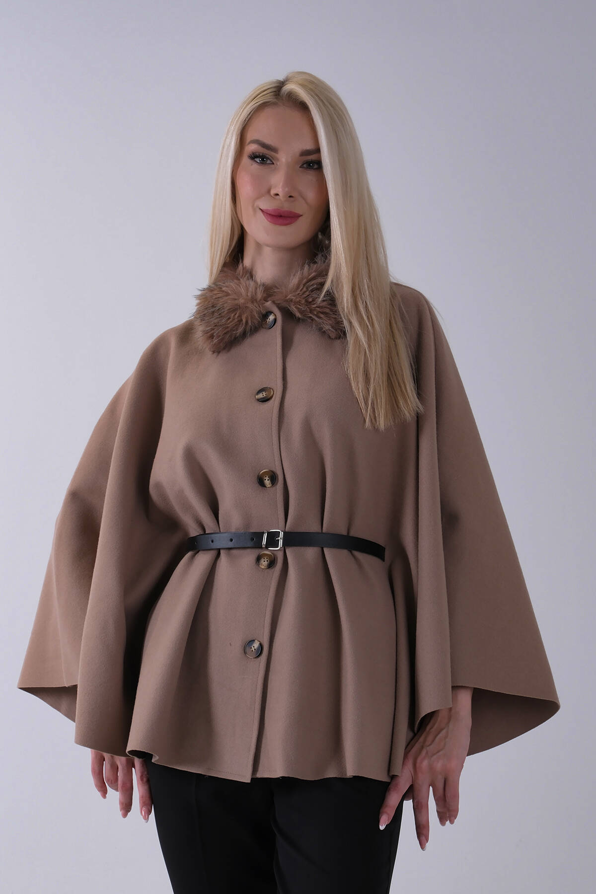 Vizon Önü Düğme Kapamalı Kemerli Yakası Kürklü Panço 47122714.34 - Ardanewline