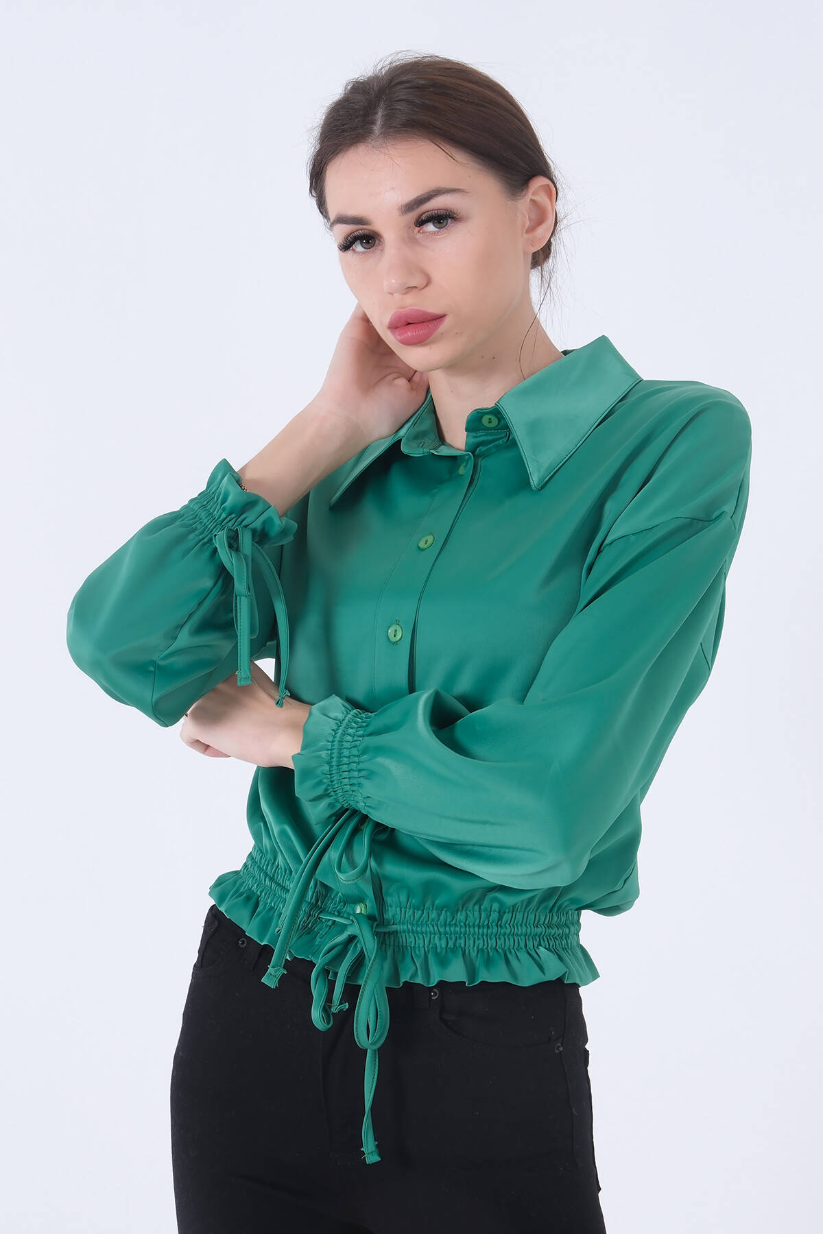 Yeşil Bel ve Kol Ucu Gipe Detaylı Saten Gömlek 3972863.07 - Ardanewline