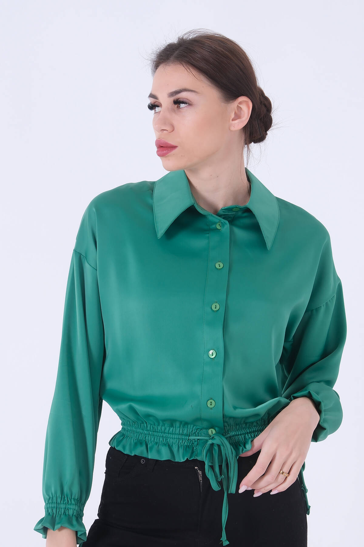 Yeşil Bel ve Kol Ucu Gipe Detaylı Saten Gömlek 3972863.07 - Ardanewline (1)