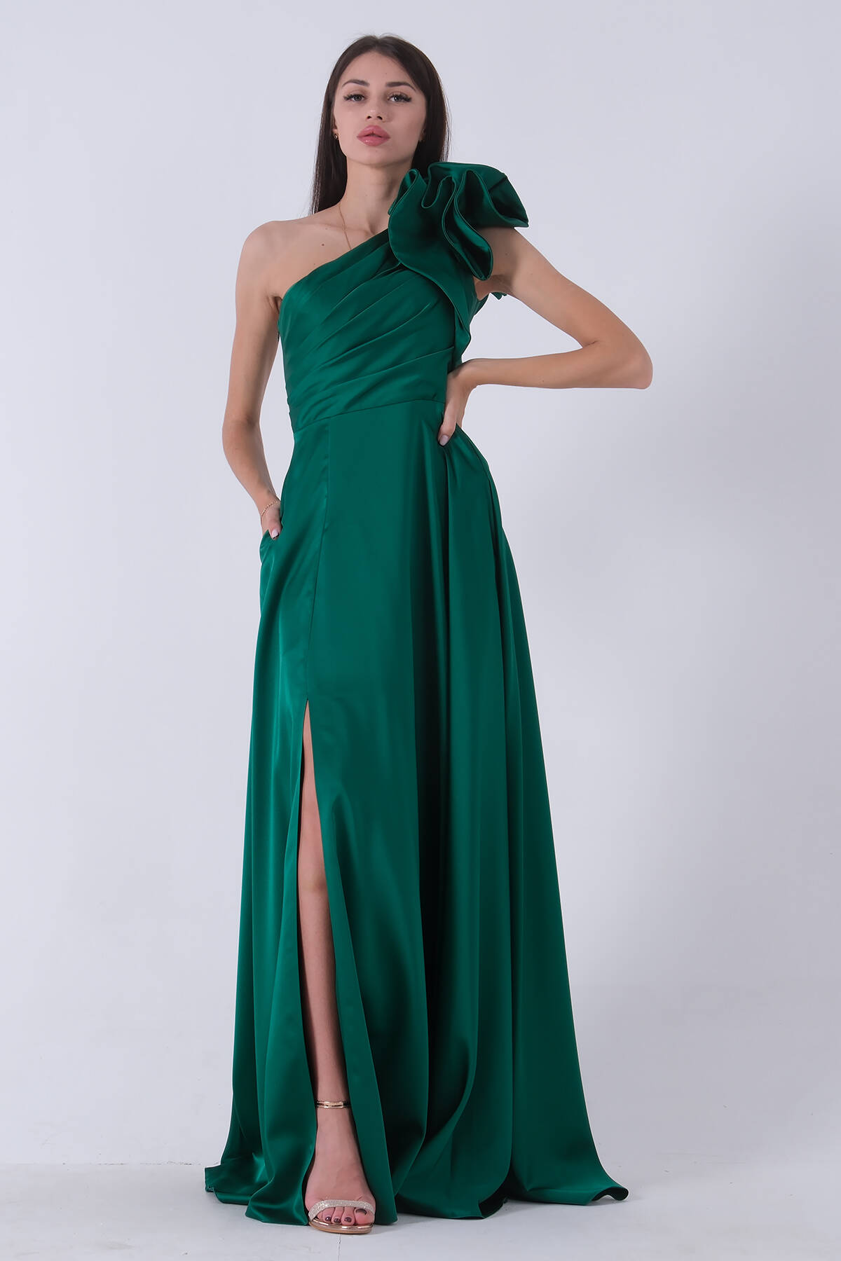 Zümrüt Saten Omuz Fiyonklu Abiye Elbise 1302192.123 - Ardanewline