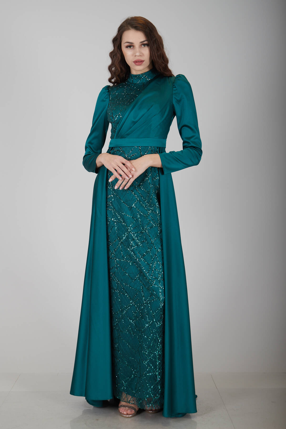 Zümrüt Sim Detaylı Kuyruklu Tesettür Saten Abiye Elbise 6502390.123 - Ardanewline (1)