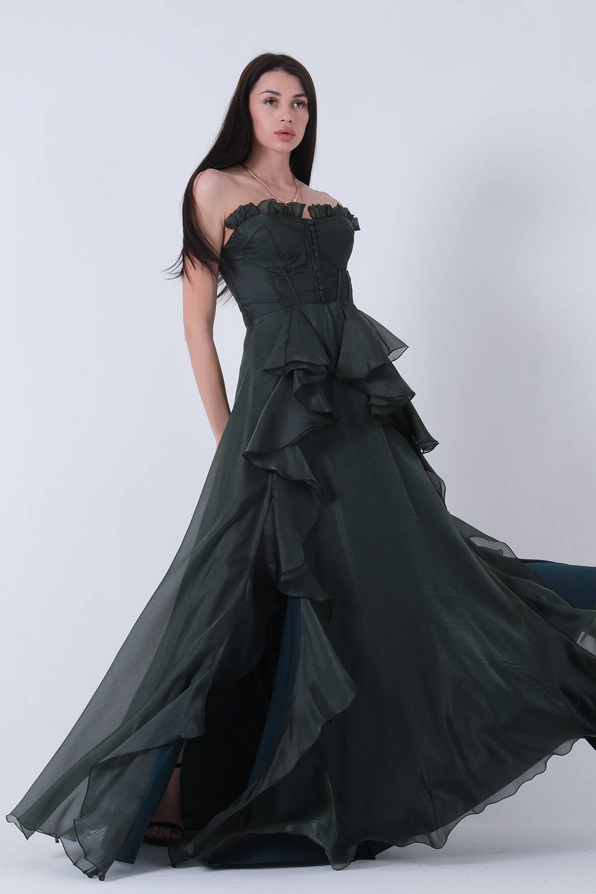 Zümrüt Straplez Yaka Yırtmaçlı Eteği Fırfırlı Abiye 9705234.123 - Ardanewline